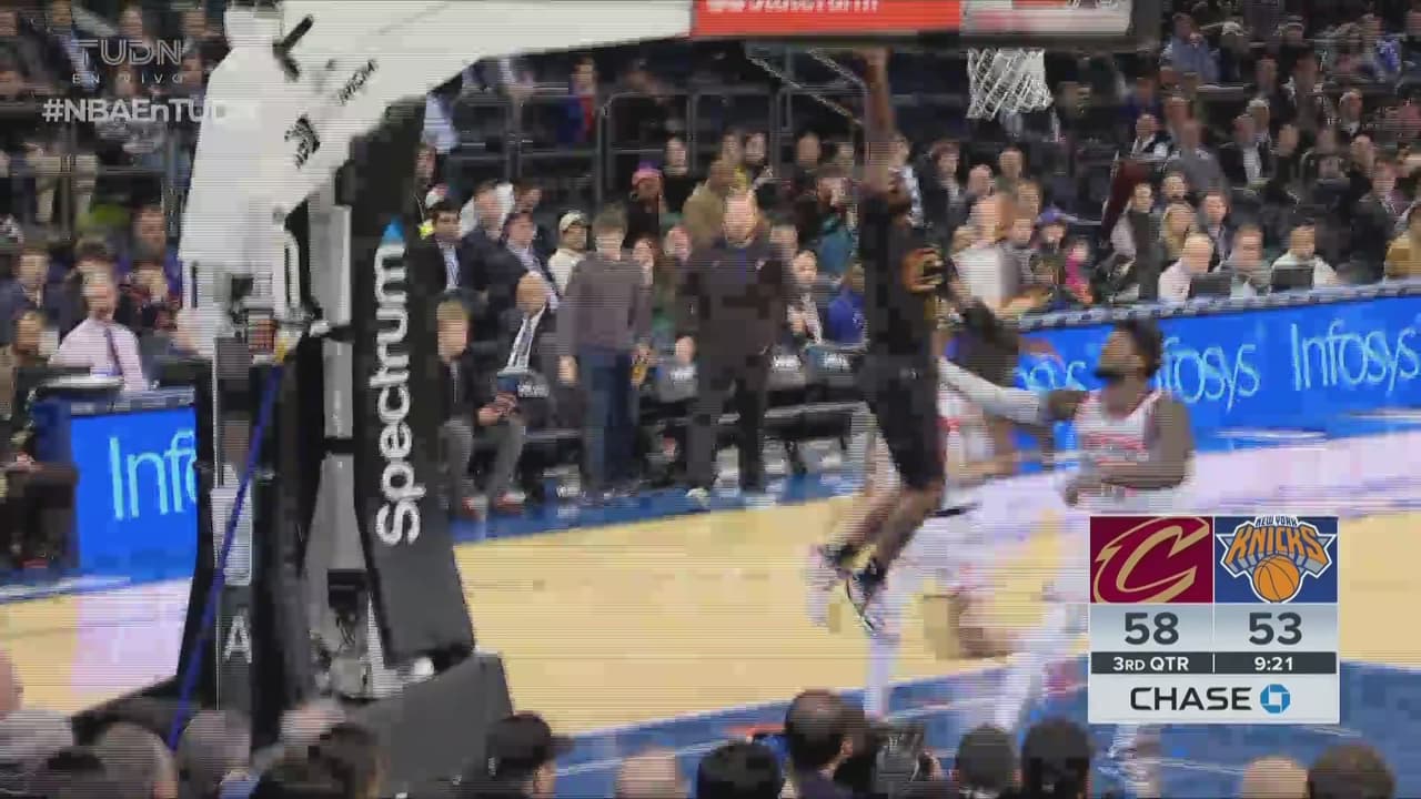 ¡Se descuidan los Knicks! Robo de Mitchell y Garland encesta