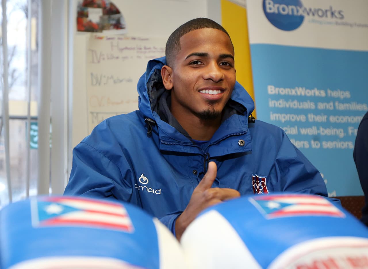 Félix ‘El Diamante’ Verdejo, compartió un buen rato en la tarde de hoy con los jóvenes estudiantes del Centro Comunitario Betances del Bronx. ‘Saber que los jóvenes se inspiran con lo que yo hago me motiva a seguir entrenando más fuerte. Ellos también lo pueden lograr," dijo.