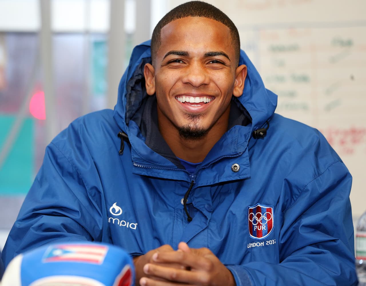 Félix ‘El Diamante’ Verdejo, compartió un buen rato en la tarde de hoy con los jóvenes estudiantes del Centro Comunitario Betances del Bronx. ‘Saber que los jóvenes se inspiran con lo que yo hago me motiva a seguir entrenando más fuerte. Ellos también lo pueden lograr," dijo.