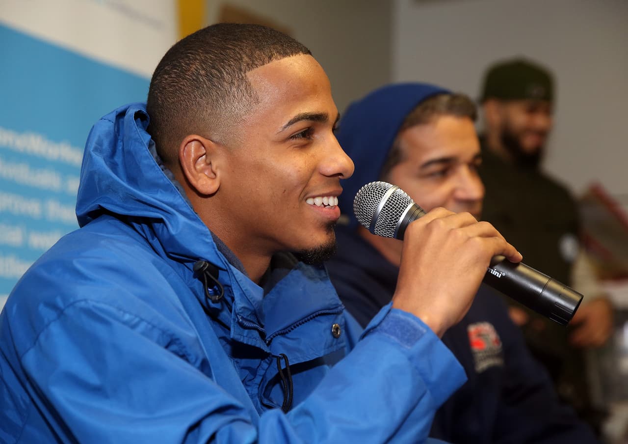 Félix ‘El Diamante’ Verdejo, compartió un buen rato en la tarde de hoy con los jóvenes estudiantes del Centro Comunitario Betances del Bronx. ‘Saber que los jóvenes se inspiran con lo que yo hago me motiva a seguir entrenando más fuerte. Ellos también lo pueden lograr," dijo.