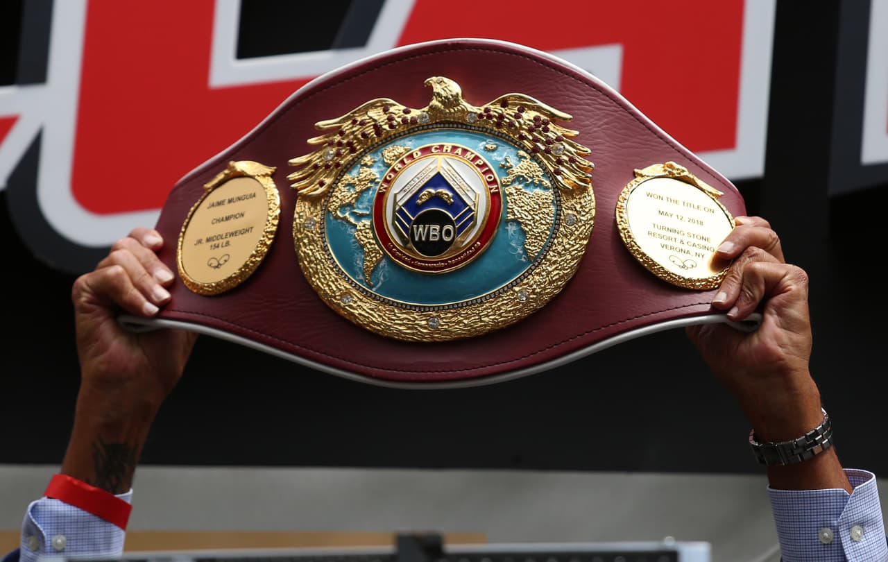 El mexicano Jaime Munguía defenderá la corona superwélter de la OMB este domingo ante el irlandés Dennis Hogan en la Arena Monterrey.