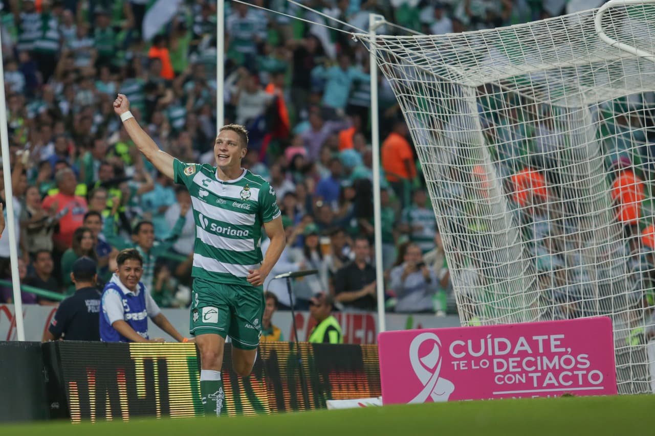 <b>Delantero:</b> Julio César Furch (Santos, 126)