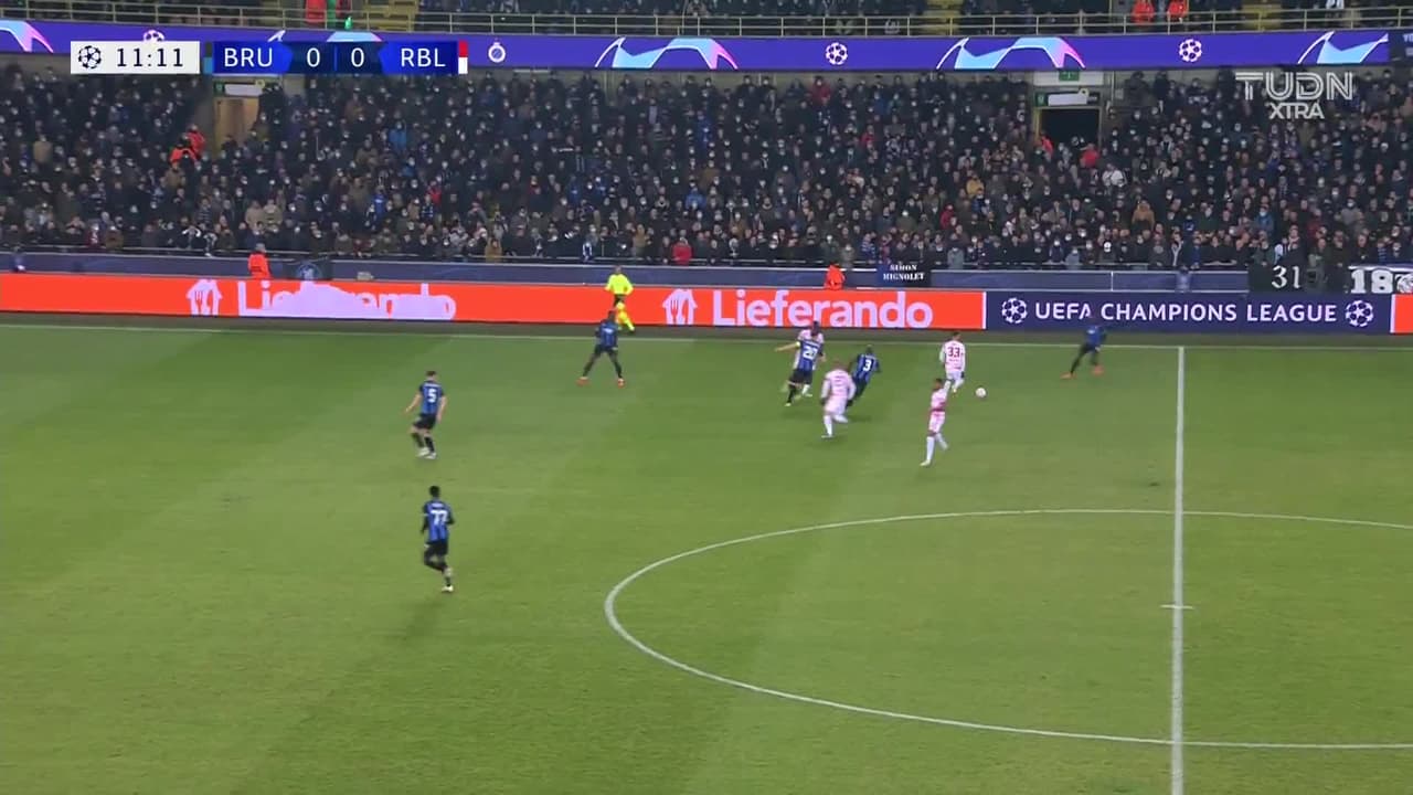 ¡Rebote y adentro! Nkunku pone el 0-1 del Leipzig ante el Brujas