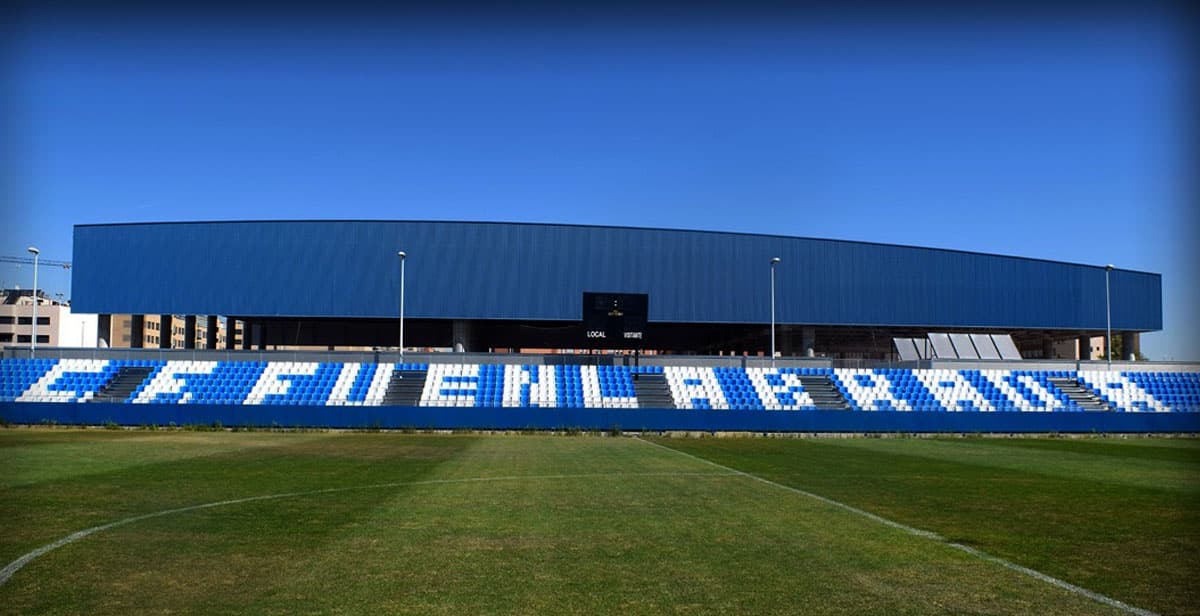 Estadio del Fuenlabrada, equipo al que se le está investigando penalmente por no reportar casos de brote de coronavirus.