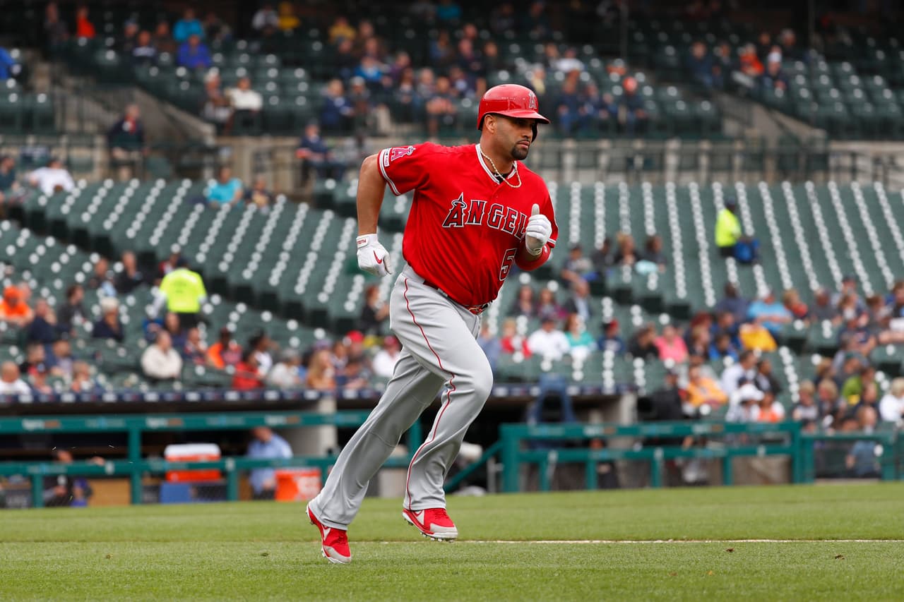 Pujols, ha sido designado tres veces el Jugador Más Valioso (MVP), y se unió a Hank Aaron (2,297) y Alex Rodríguez (2,086) como los únicos jugadores en llegar a esa cifra desde 1920.