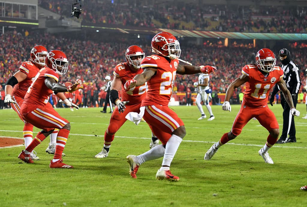<b>Kansas City Chiefs (11-3)</b>. Aseguran título de la AFC Oeste y bye en primera ronda con triunfo y derrota de Chargers, Si ganan y Houston y LA pierden, amarran toda la postemporada en casa.