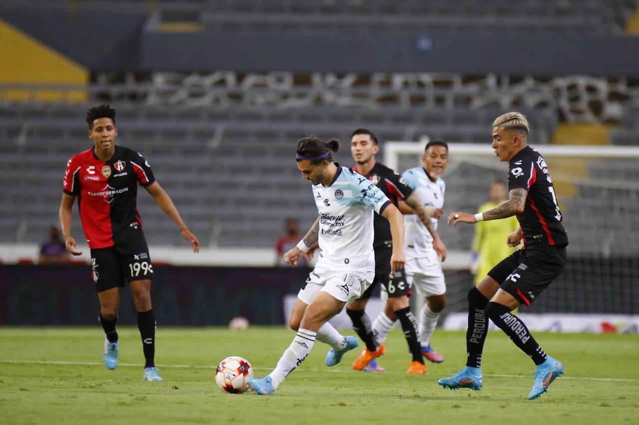 Mazatlán FC sorprendió y venció 1-2 al Atlas en el Estadio Jalisco en la Jornada 14 con doblete de Gonzalo Sosa.