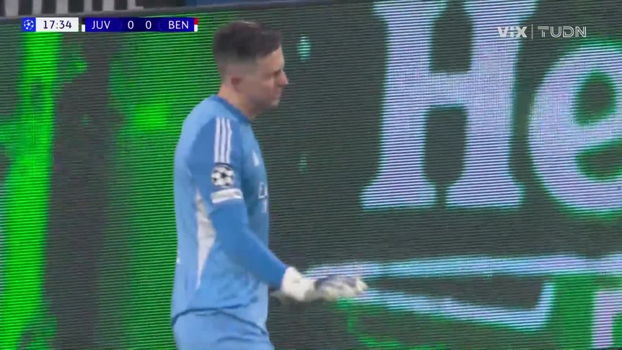 ¡Se salva el Benfica! Kenan Yıldız dispara pero se va por un costado