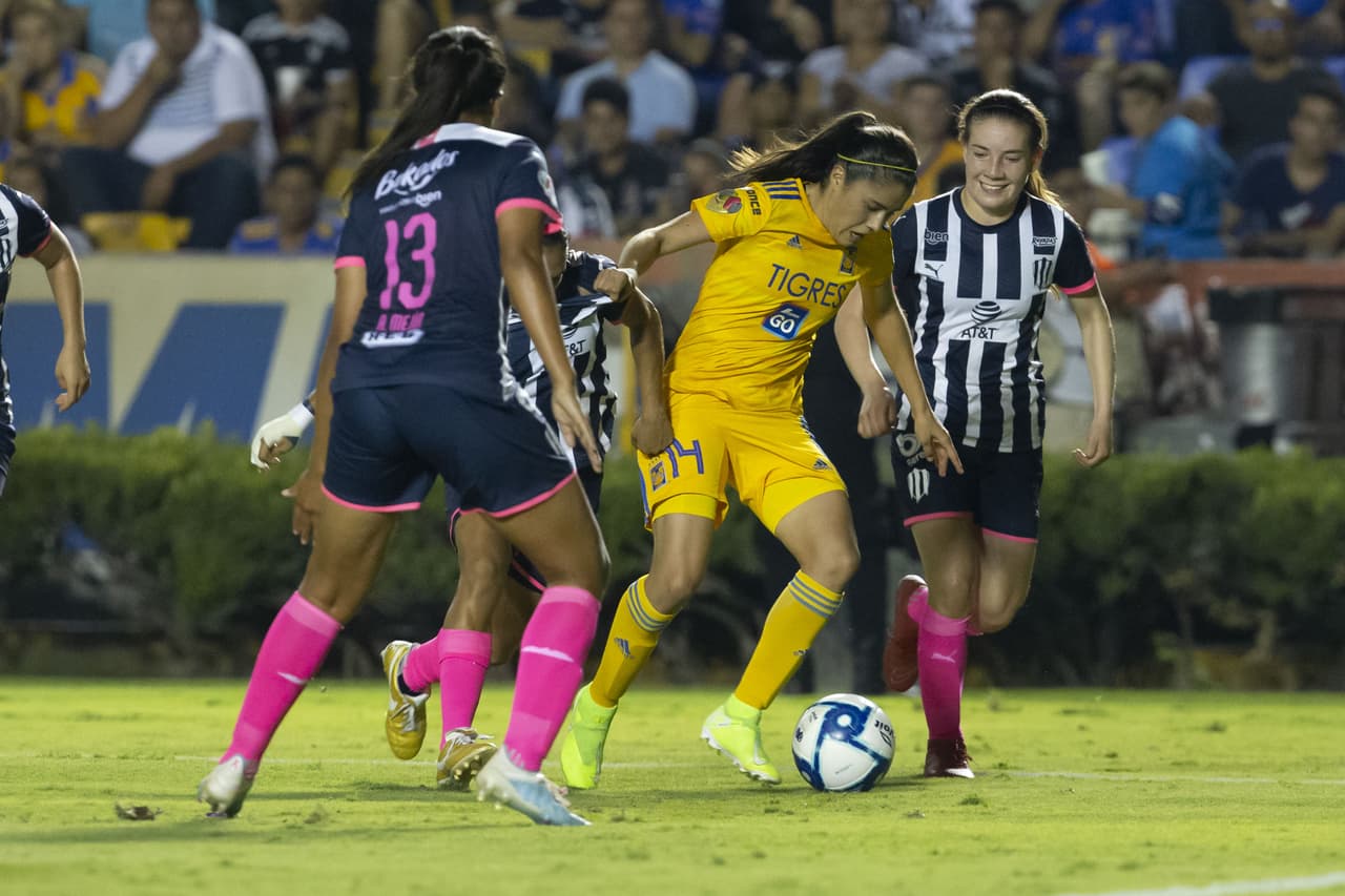Este partido se jugó con intensidad desde los primeros minutos y ambas escuadras se lanzaron al frente en busca de goles.