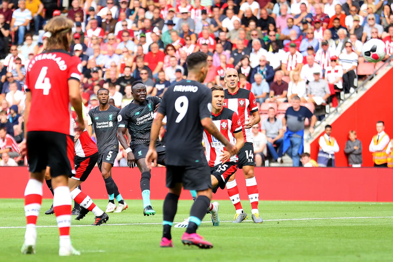 El Liverpool venció 2-1 con goles de Firmino y Mané al Southampton.