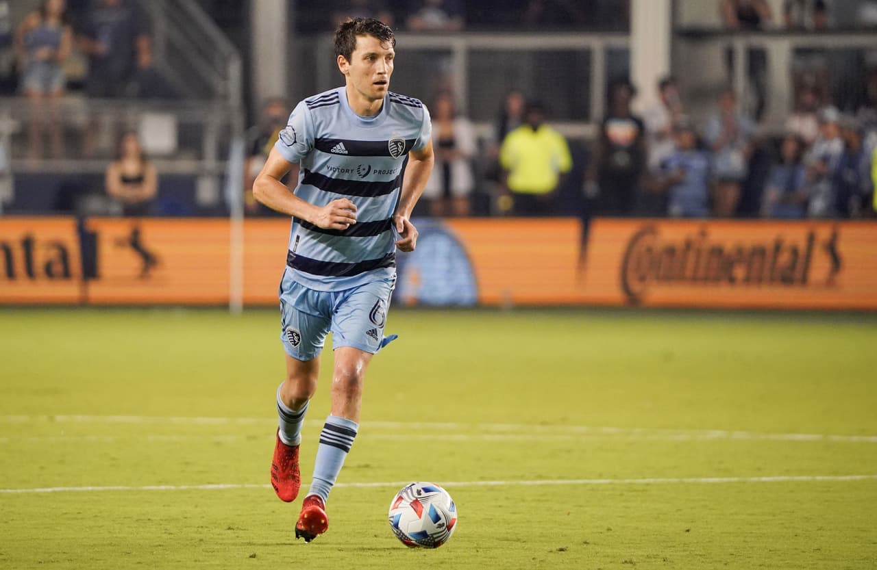 Ilie Sánchez mantuvo a raya a Sporting Kansas City en su terreno en el duelo ante Colorado Rapids.
<br>