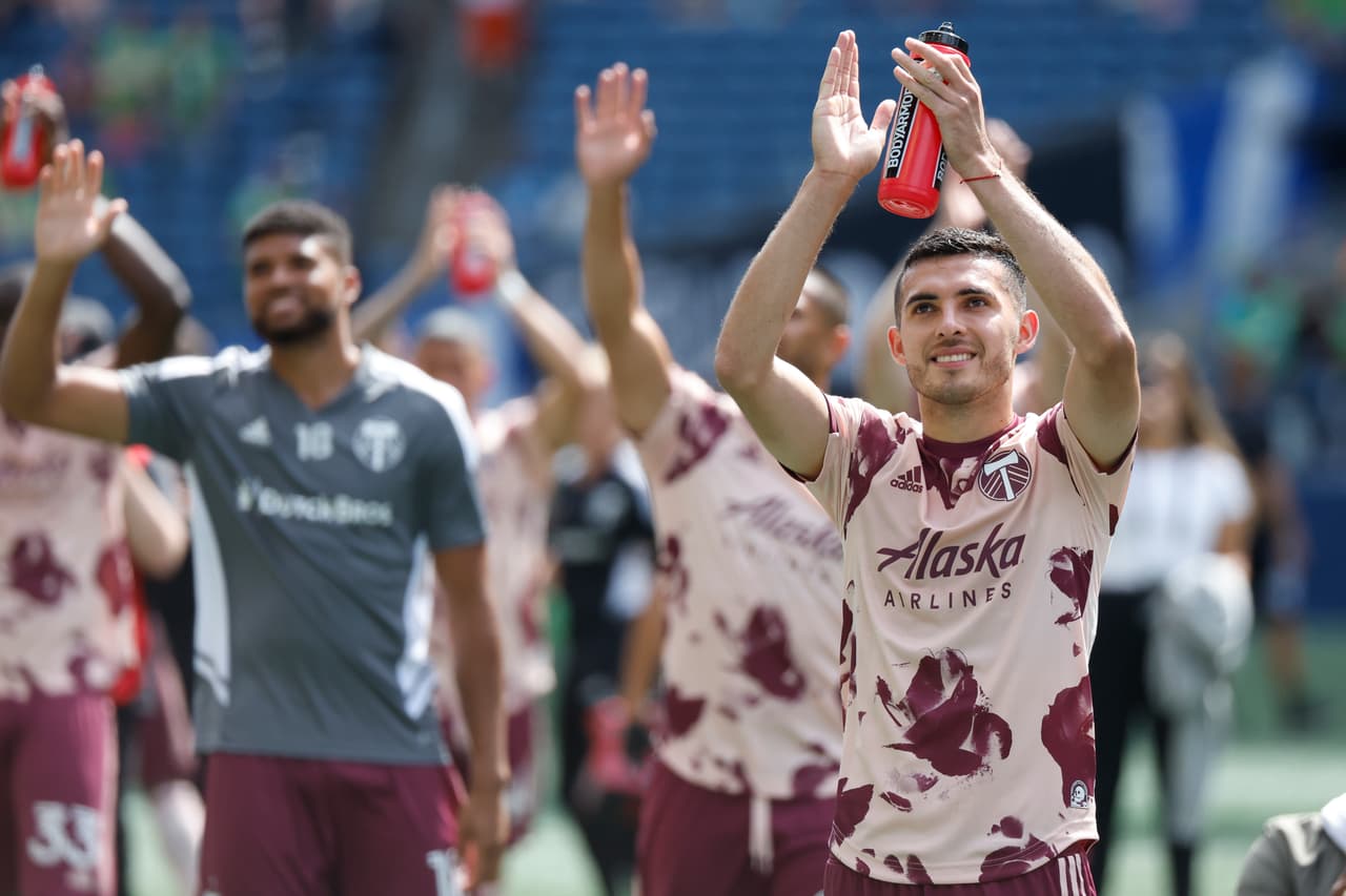 En Cascadia, todo estaba preparado para que fuera una fiesta de Seattle Sounders FC -reciente ganador de la Liga de Campeones de la Concacaf- pero el partido quedó en poder de Portland Timbers, que ganó a domicilio por 3-0.
<br>