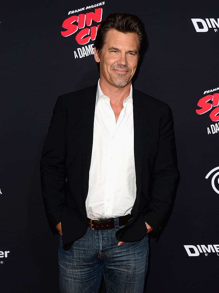 Sicario: Day of the Soldado (2018) - La guerra contra los cárteles de la droga se ha intensificado en la frontera entre EE.UU. y México a medida que éstos se han metido en el negocio de tráfico de personas, introduciendo en suelo americano a terroristas islámicos.
<br>