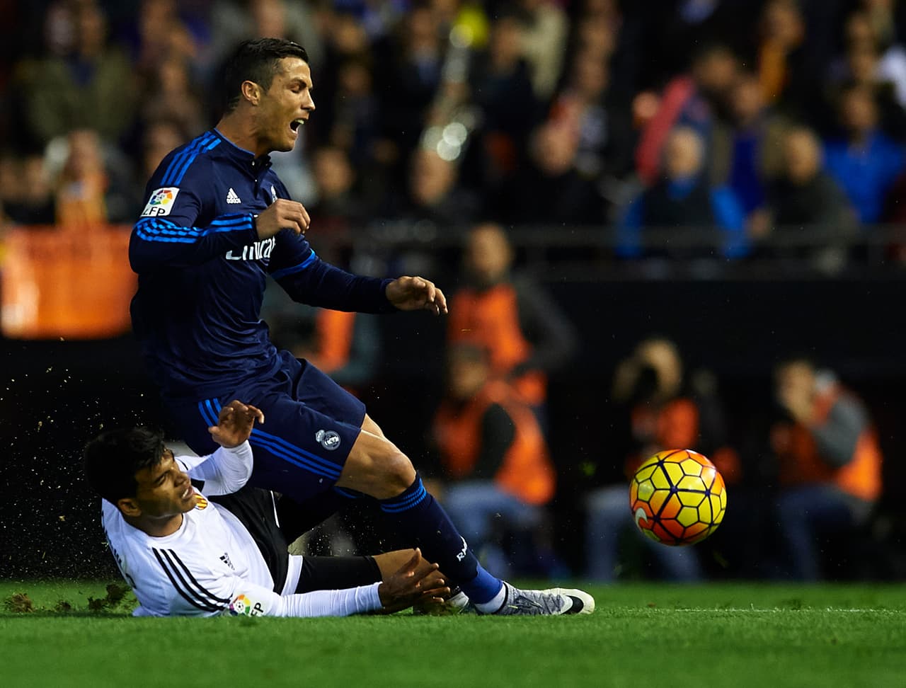 Las estadísticas anotadoras de Cristiano, pese a los 25 goles que suma en todas las competiciones oficiales esta temporada, son reveladoras. La estrella del Real Madrid, en 7 partidos, marcó 20 goles, es decir, un 80 por ciento de todos sus tantos en un curso en el que ha disputado 24 partidos.