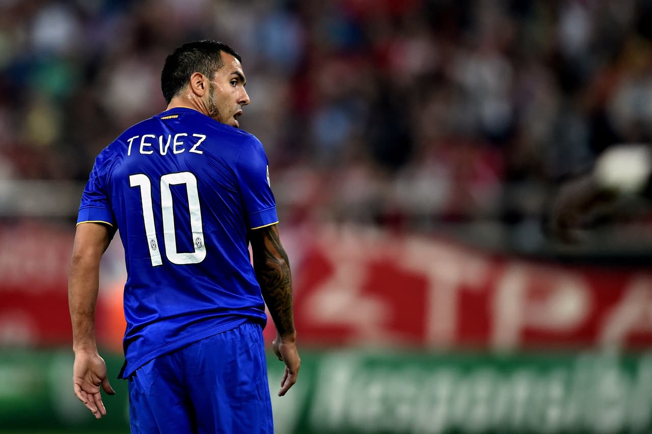 Si por méritos futbolísticos fuera, el argentino Carlos Tevez podría haber entrado en esta lista con nota sobresaliente de no haber sido porque para esta muestra su posición en la lista es el 104 y un monto de 26 millones tasado a comienzos del año.