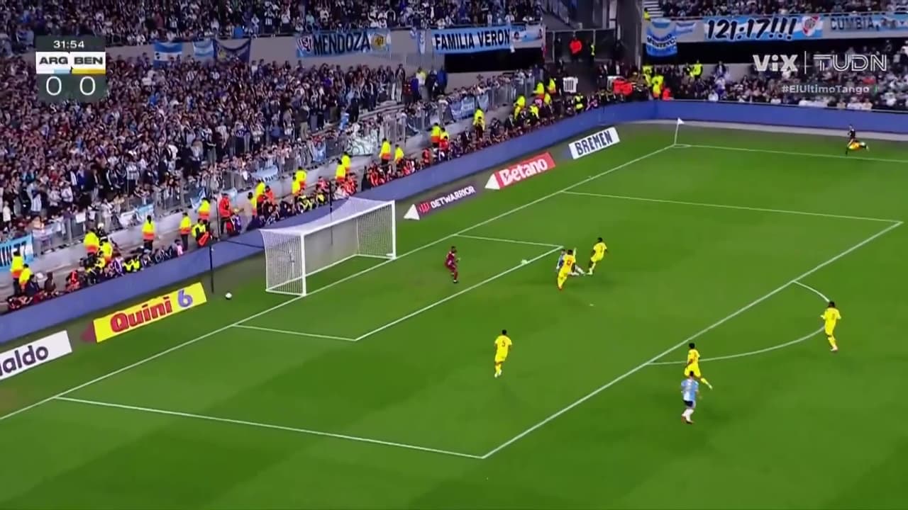 ¡No puede ser, otra vez Messi se quedó a nada de cantar gol!