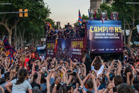 Los jugadores Blaugranas recorrieron las calles de Barcelona y después llegaron al Camp Nou para celebrar su quinta Champions League