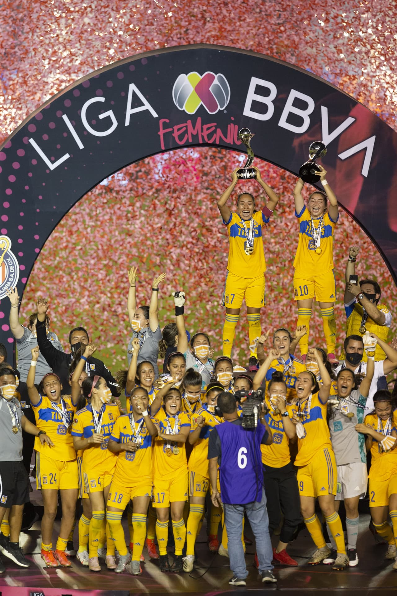Tigres consiguió el primer bicampeonato en la historia de la Liga MX Femenil con una contundente victoria sobre Cruz Azul.