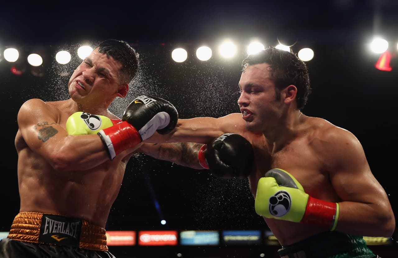 El boxeo a la distancia deberá ser aprovechado con los jabs para marcar el ritmo de la pelea, al bajar de peso será más veloz y la fuerza que le imprime dará como resultado la ecuación fìsica ya conocida: fuerza x velocidad igual a potencia.