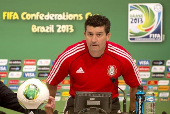 Su carrera como director técnico inició siendo auxiliar de entrenadores en el Club América, incluso las águilas lo tenían contemplado para que se hiciera cargo del primer equipo en su momento.