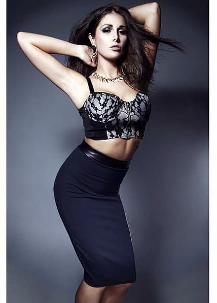 Lucy Pinder es una de las modelos inglesas más cotizadas por las revistas y es una aficionada de corazón del equipo de la Premier League. Hace unos días varios medios señalaron que la espectacular modelo tiene la mejor delantera de Inglaterra.