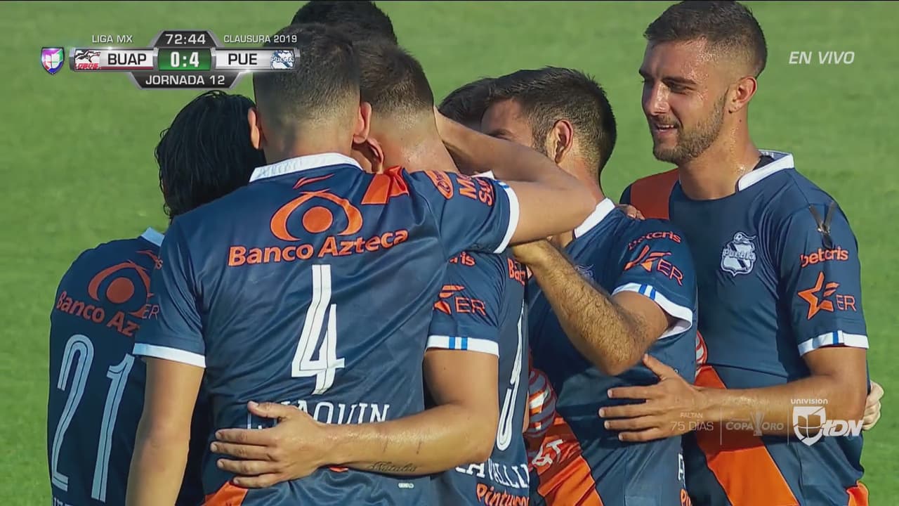 Una canasta para Lobos. Puebla ya marcó el cuarto gol