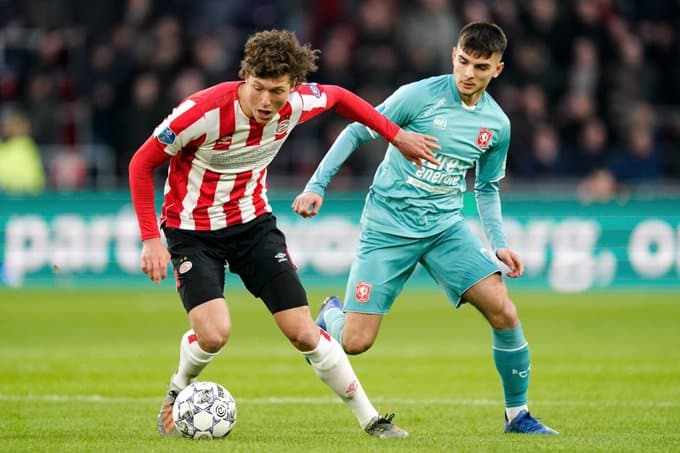 El Twente le sacó un punto al PSV al final del partido; el mexicano Érick Gutiérrez jugó ocho minutos y poco pudo hacer en la cancha.