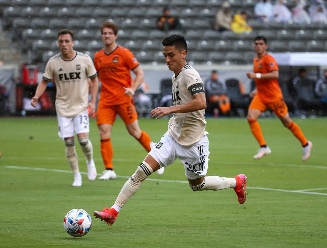 Sobre la cancha, la cosa no pasó de la igualdad 1-1.