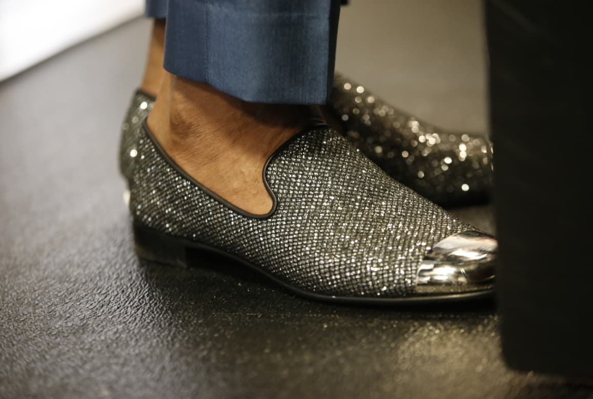 <b>Cam</b>eron Jerrell
<b>Newton</b> celebra su cumpleaños número 28 este 11 de mayo y por ello quisimos mostrar cómo ha ido cambiando su
<i>look</i> durante las seis temporadas que lleva en la NFL. El quarterback de los
<b><a href="http://www.univision.com/deportes/nfl/carolina-panthers">Carolina Panthers</a></b> ha sorprendido en casi todas sus conferencias de prensa pues no escatima al momento de presentarse en público.