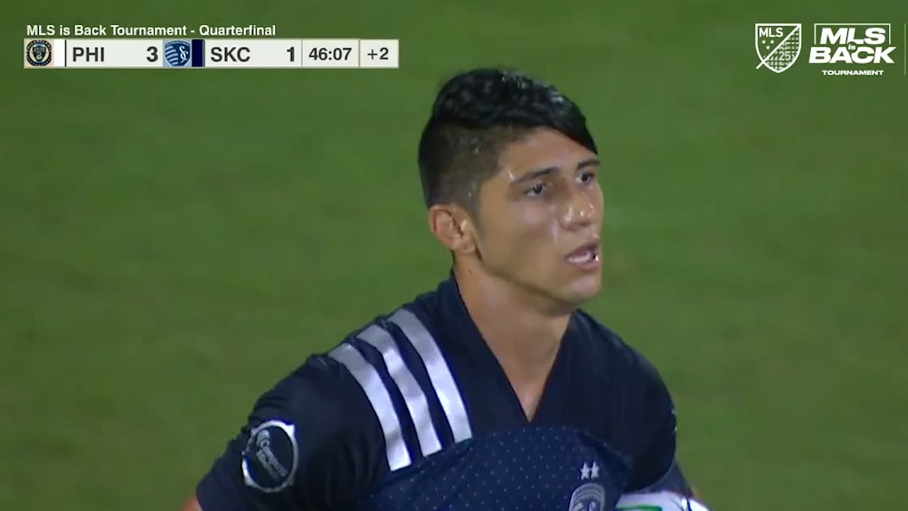 ¡Cabezazo de la esperanza! Alan Pulido vence al portero y Sporting KC sigue con vida