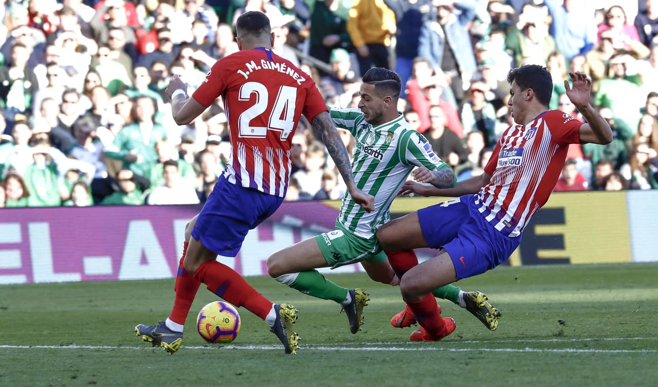 La carencia de gol ha sido una de las dificultades para Betis, que se acercó con mayor peligro.