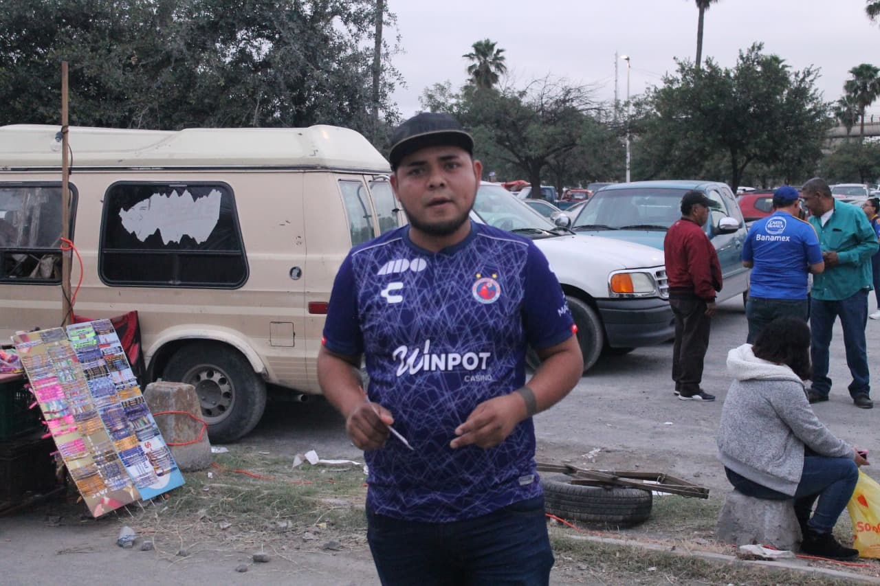 Los fanáticos viven con emoción los minutos previos al juego entre Tigres y Rayadas por la Final de la Liga MX Femenil Clausura 2019.