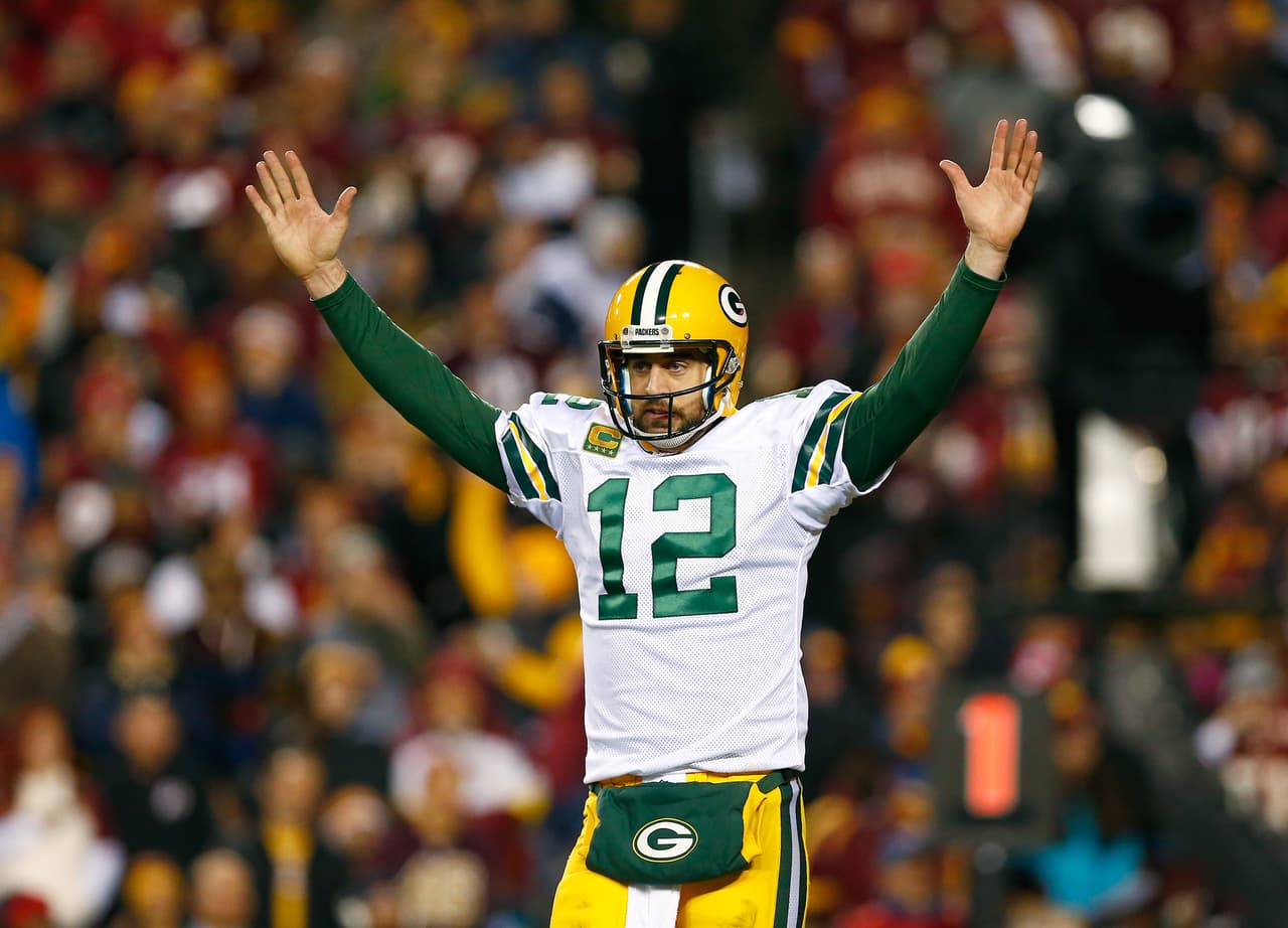 <i>La Estrella</i>: AARON RODGERS
<br>No hay mucho más que decir de este espectacular quarterback que lleva más de 36 mil yardas en su carrera y está a tres de los 300 pases de touchdown. Mas allá de los números, es un líder en toda la extensión de la palabra y un tipo que suele elevar su nivel justo en los momentos de mayor presión.