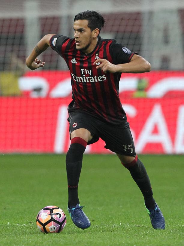 Gustavo Gómez, del Milan, estaría en los planes de los Tigres. Sin embargo, en el mercado argentino también lo buscan equipos grandes.