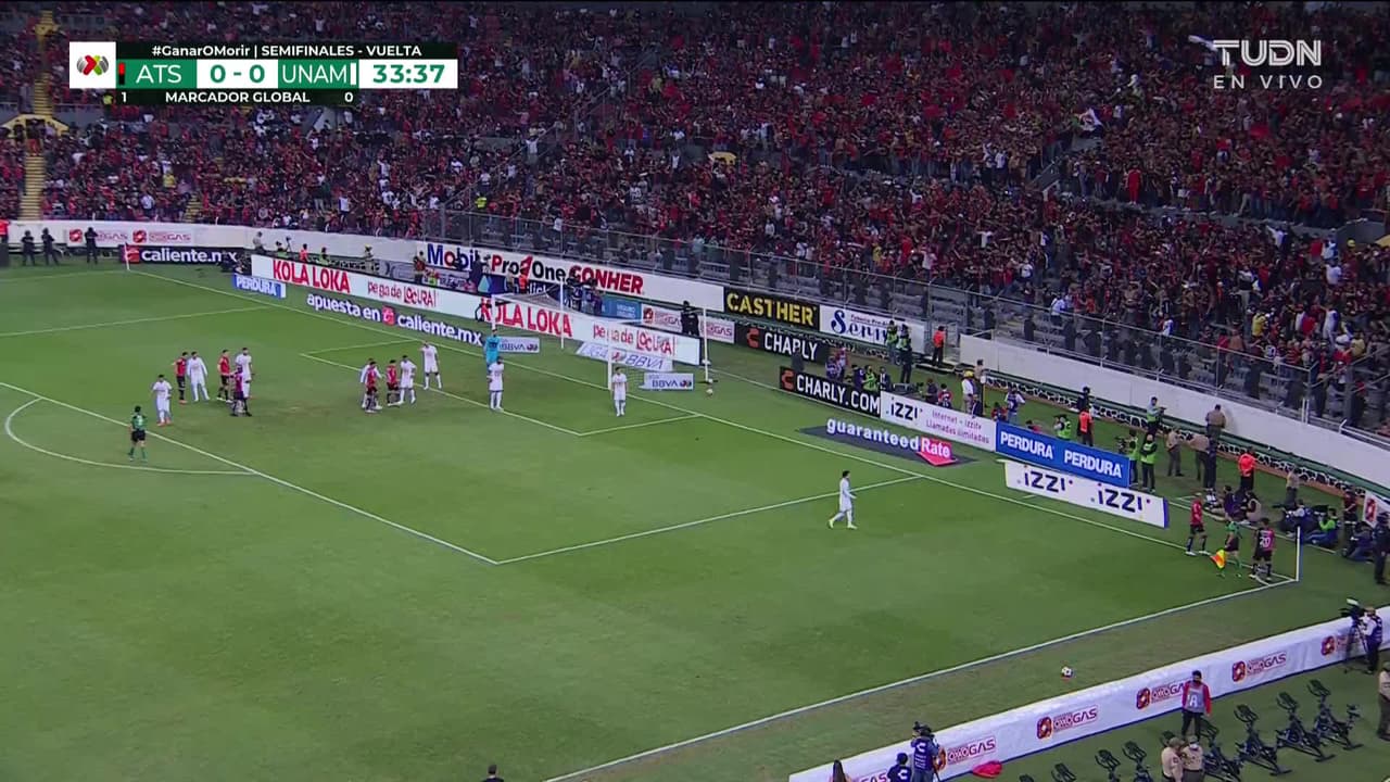 ¡TIRO ATAJADO! disparo por Ánderson Santamaría.