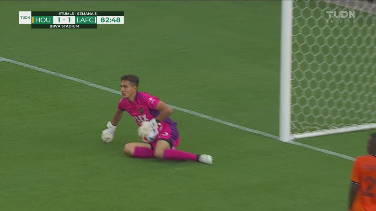 ¡Le dice que no! Fafa intenta pero Sisniega le niega el gol al Dynamo