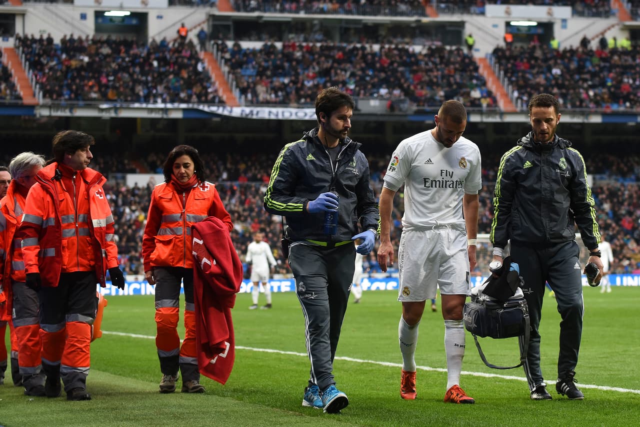 Las malas noticias continuaron en el complemento con la lesión muscular de Benzema quien salió de cambio. El Gijón pudo descontar con el gol de López, pero el tanto serviría de poco al final.