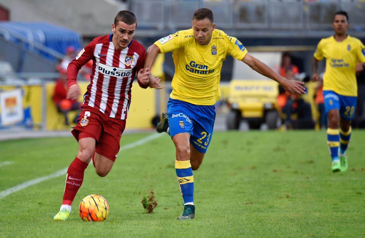 En tanto el Atlético de Madrid logró mantener el liderato en España al golear 3-0 a Las Palmas con gran juego de Griezmann y Oblak.