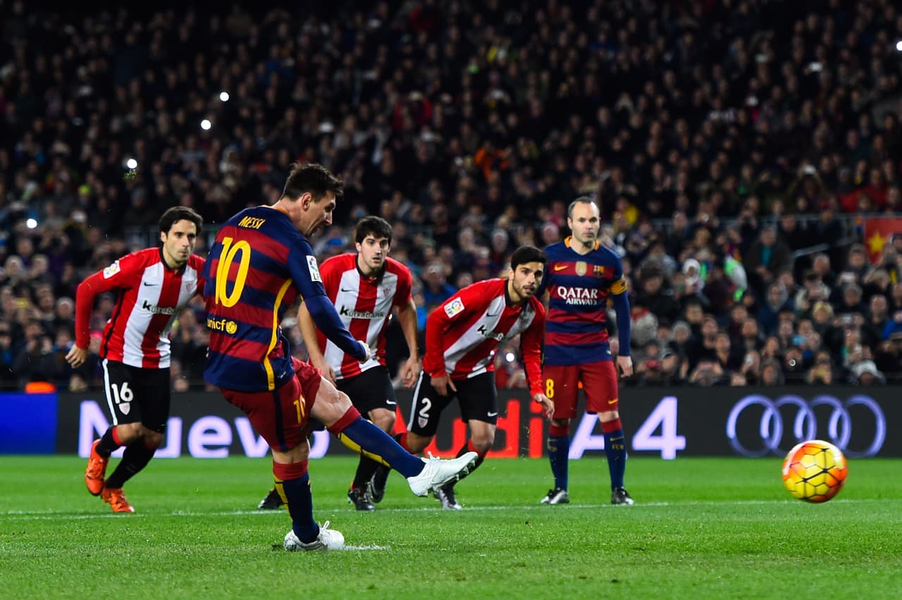 En acciones del juego el argentino abrió el marcador al minuto 7 desde los once pasos para el Barcelona.