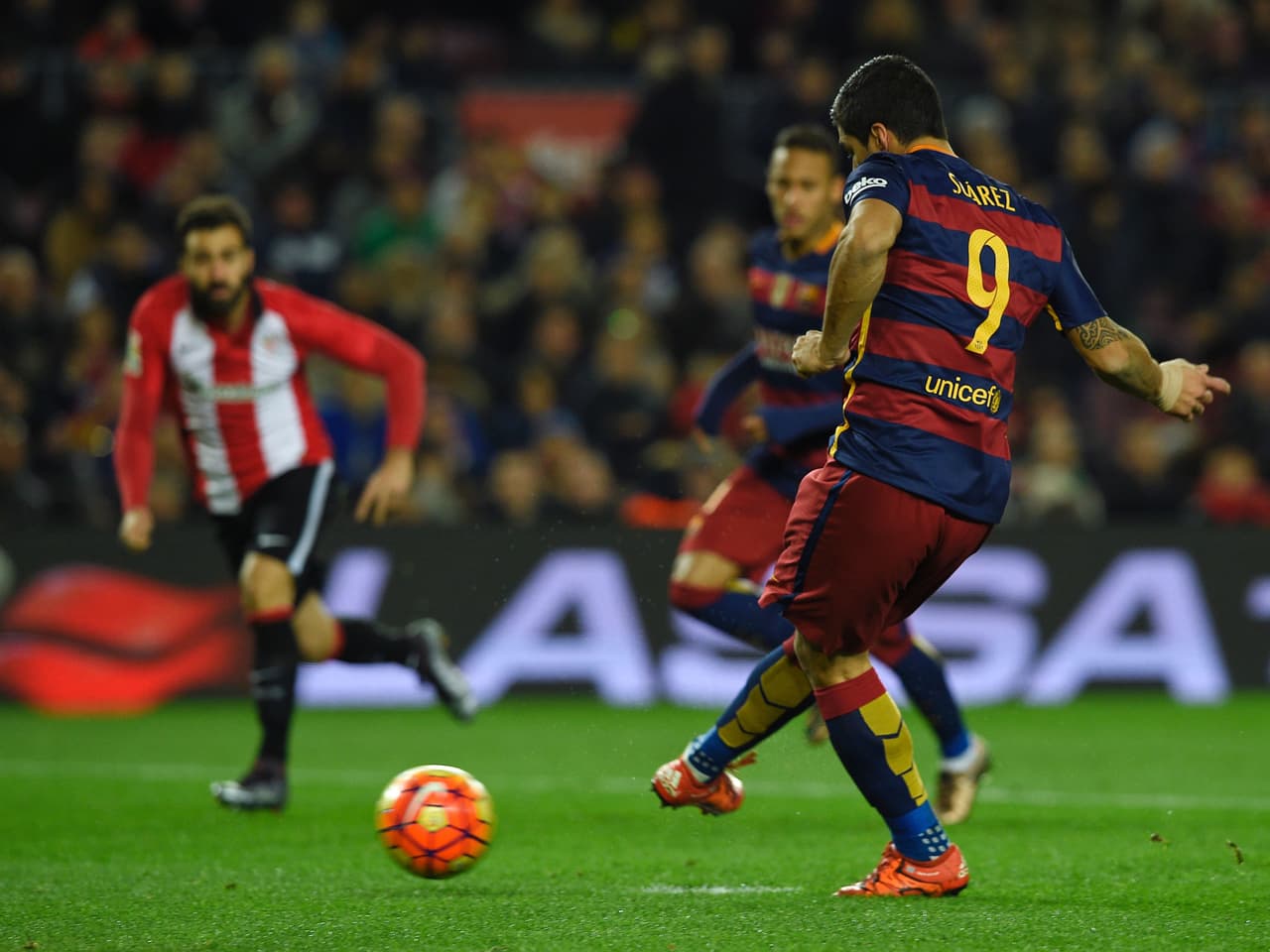 En el complemento Luis Suárez se convertiría en la figura del encuentro con sus 3 goles.