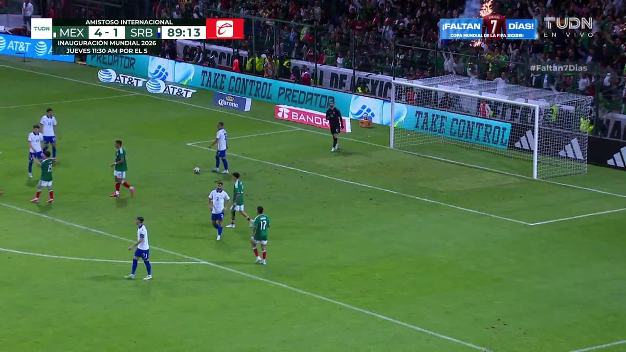 ¡Golazo brutal de México! Luis Chávez desde fuera del área pone el 5-1