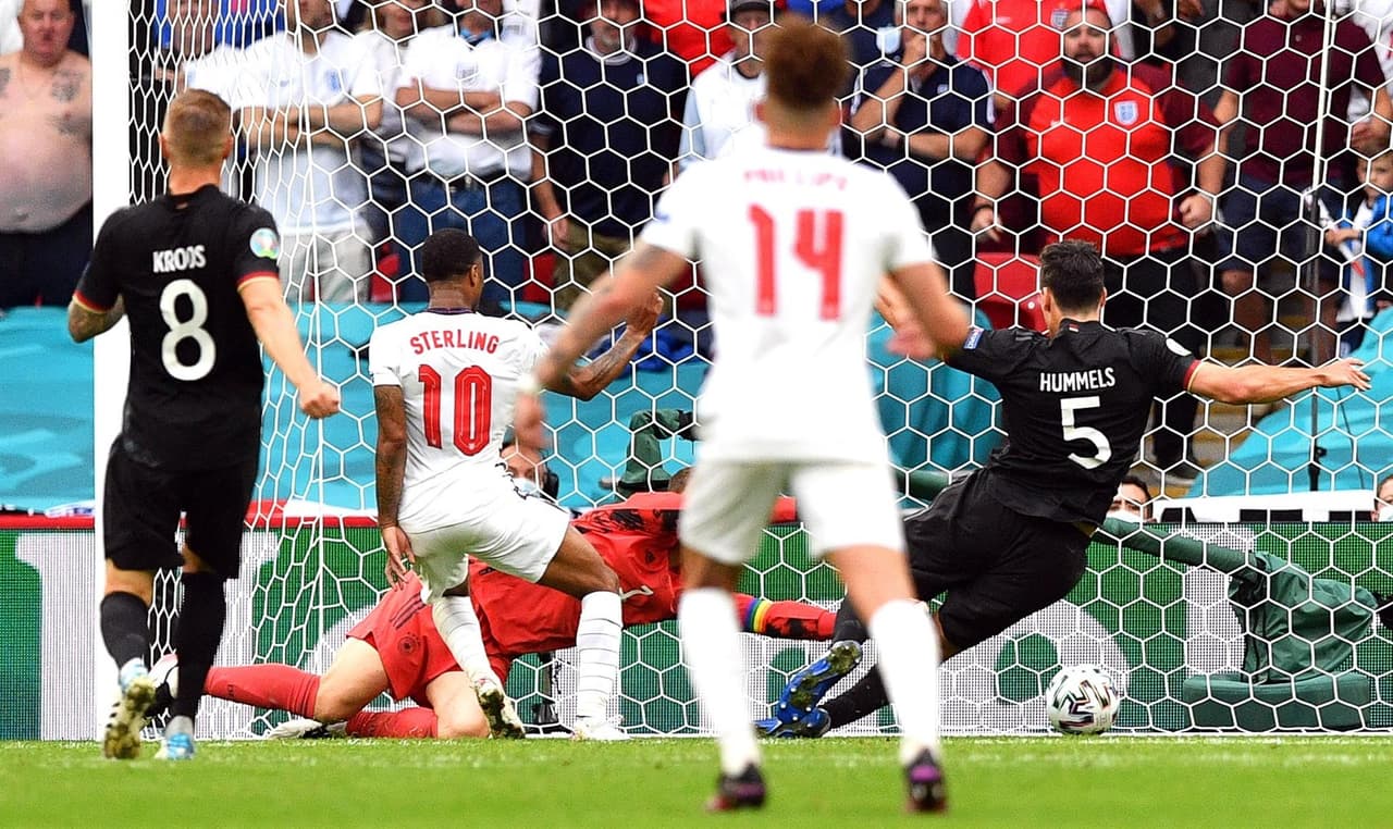 Inglaterra derrota a Alemania 2-0 y califica sin problema a Cuartos de Final. Con anotaciones de Sterling y Kane, los 'Tres Leones' dejan fuera a los alemanes y los mandan a casa. El inglés Jack Grealish fue clave para las anotaciones.