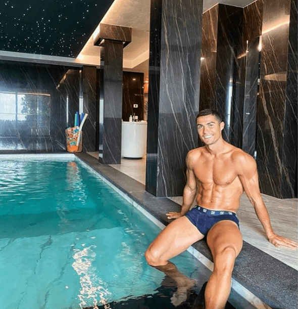 Hoy en día, es de los futbolistas más disciplinados, tanto en su alimentación como en su trabajo físico.