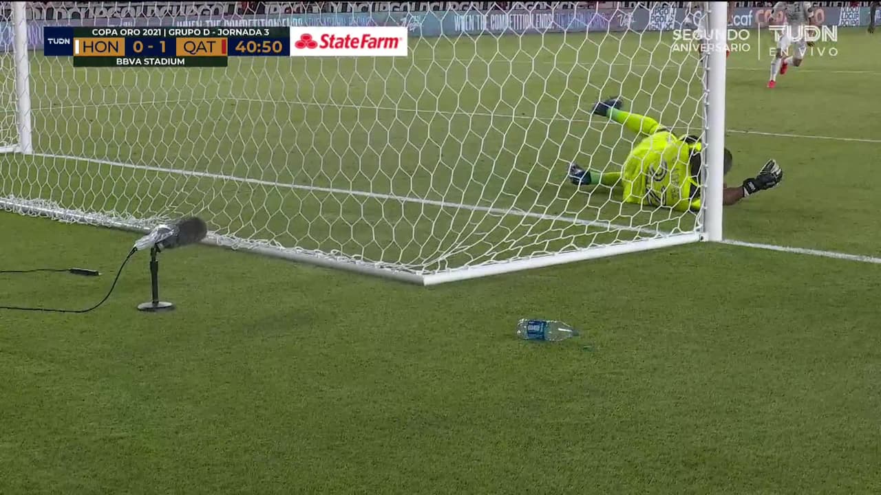 ¡TIRO ATAJADO! disparo por Ahmed Homam.