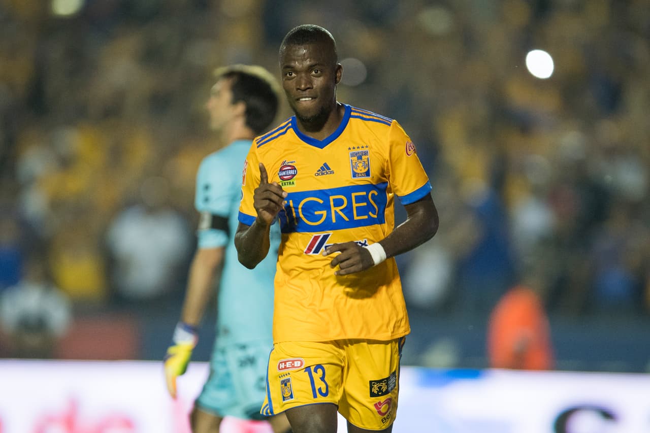 Valencia ejecutó el penal pegado al poste izquierdo engañando por completo a Marcelo Barovero.