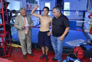 Edgar Sosa cumplió con prepesaje (Foto: Alma Montiel /WBC).