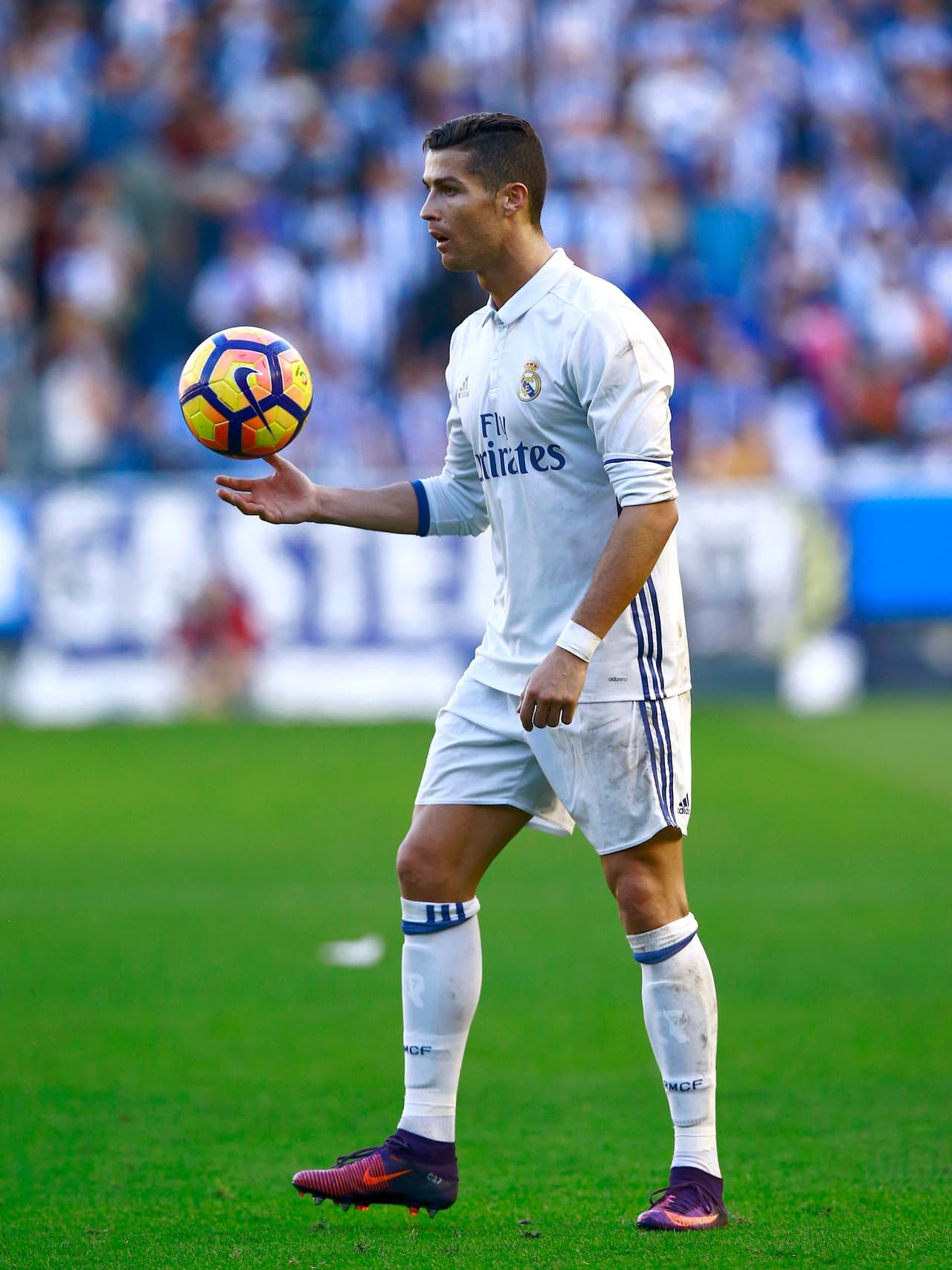 El primer gol del Madrid fue al minuto 16, por medio de penalti qu cobró el portugués. El arquero Fernando Pacheco no adivinó el lanzamiento de Cristiano Ronaldo y así puso la igualdad 1-1 en Mendizorroza.