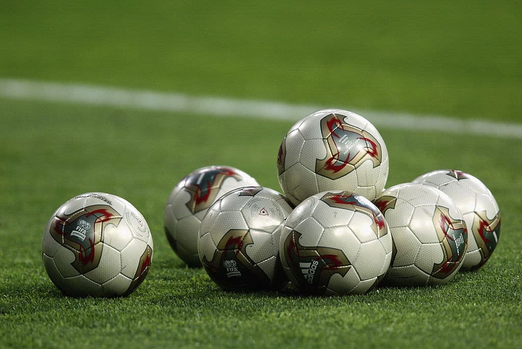 Corea - Japón 2002 - Fevernova
<br>Su diseño y capas tejidas junto a su refinada capa de gomaespuma sintética, le dieron la sensación de ser un balón más ligero y preciso.