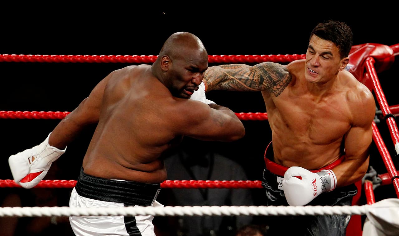 Sin embargo, Williams también ha sido campeón de boxeo a nivel profesional en Nueva Zelanda.