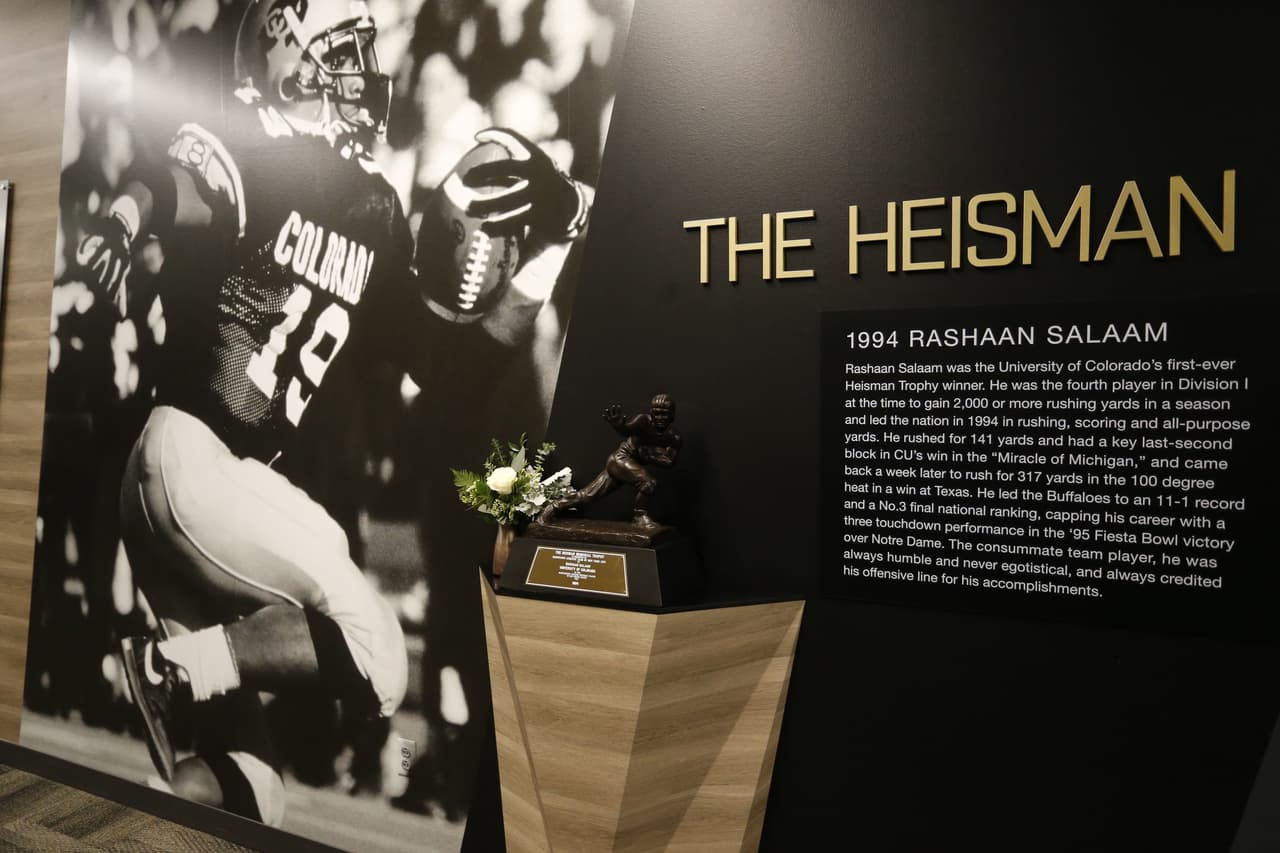 Rashaan Salaam, ex Bears ganador del Heisman, encontrado muerto en un parque